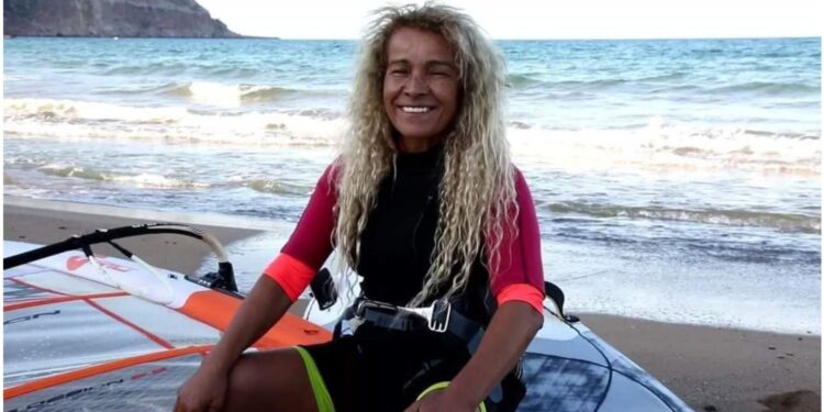 العثور على جثة أكبر راكبة أمواج بالجزائر