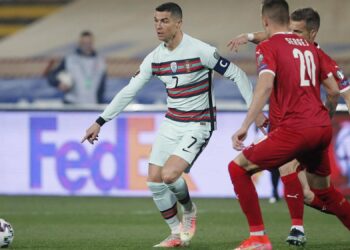 رونالدو يبرر غضبه فيقول: “لقد عاقبوا بلدا بأكمله