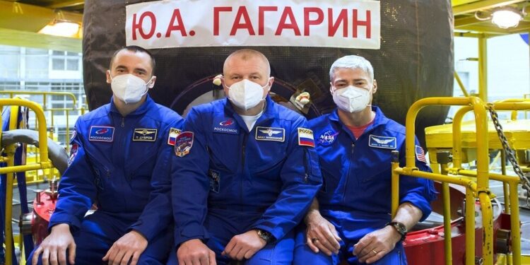 طلاق المركبة المأهولة "سويوز" إلى المحطة الفضائية ا