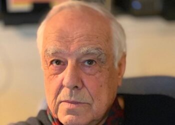 أحد أغنى رجال بريطانيا يقتل طعناً في قصره