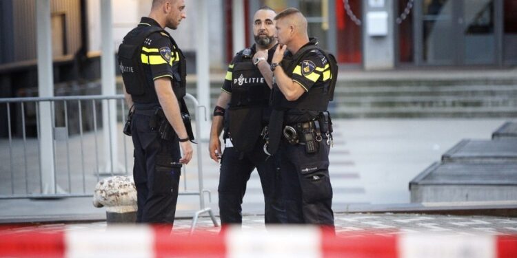 هولندا .. القبض على رجل دبر لمهاجمة مركز تطعيم ضد كورونا