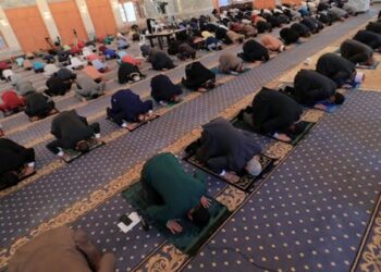 الإمارات: يحرم على المصاب بكورونا حضور صلاة التراويح