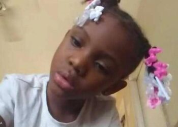 طفلة تتلقى رصاصات قاتلة أثناء انتظارها وجبة "ماكدونالدز"