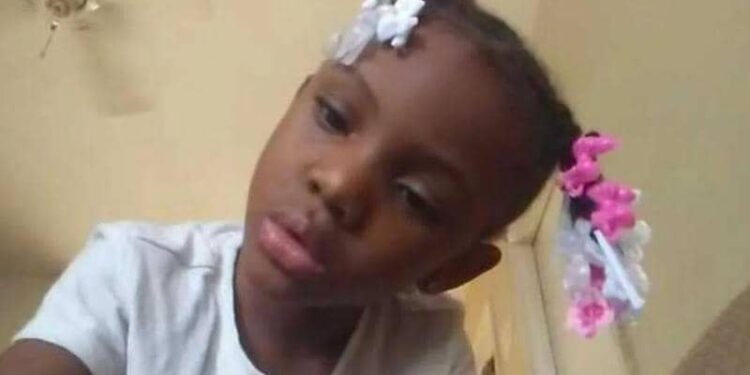 طفلة تتلقى رصاصات قاتلة أثناء انتظارها وجبة "ماكدونالدز"