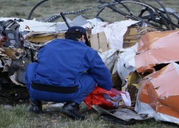 مقتل أربعة أشخاص في تحطم طائرة شرق باريس