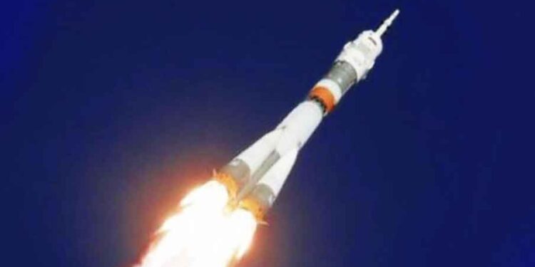 شركة أمريكية تفقد السيطرة على صاروخ يحمل قمرين صناعيين