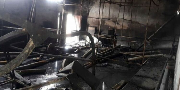 إخماد حريق في #معمل_للفلين بحسياء الصناعية بحمص