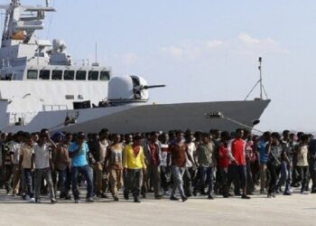 البحرية الإيطالية تنقذ صيادا أصيب بطلقات تحذيرية قبالة ليبيا