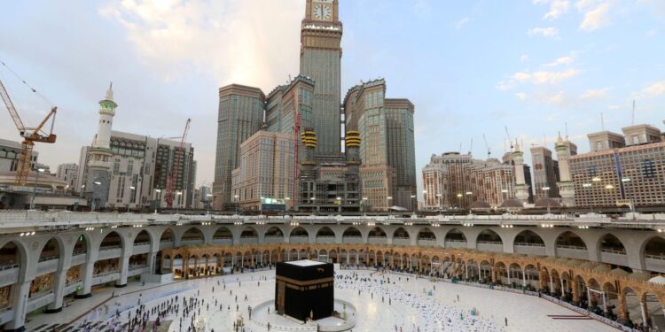 السعودية: مهاجم منبر الحرم المكي يدعي أنه “المهدي المنتظر”
