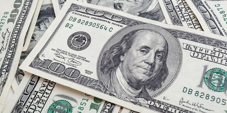 الدولار يهوي لأقل مستوى في أكثر من شهرين