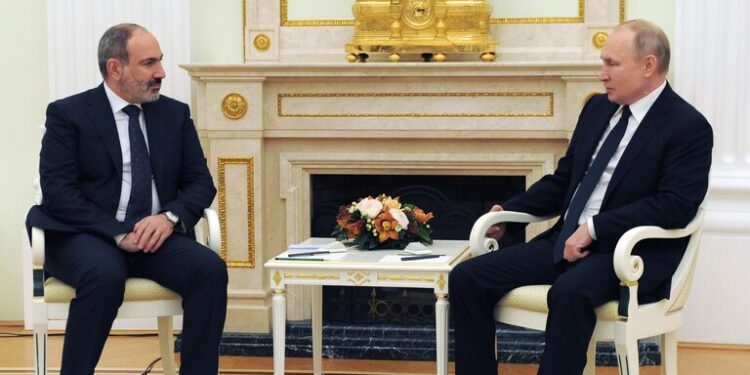 باشينيان: طلبت من بوتين مساعدة عسكرية في ظل الأوضاع على حدود أرمينيا مع أذربيجان