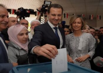 المرشح لمنصب رئيس الجمهورية الدكتور بشار الأسد والسيدة عقيلته يدليان بصوتيهما