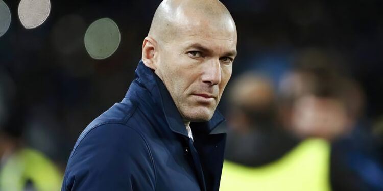 زيدان ينقل أخبارا سارة لعشاق "الملكي"