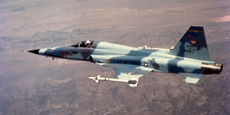 تحطم طائرة حربية سويسرية أثناء التدريبات