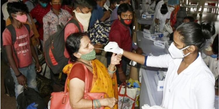 الهند: ارتفاع في عدد الوفيات وانخفاض في عدد الإصابات الجديدة بكورونا