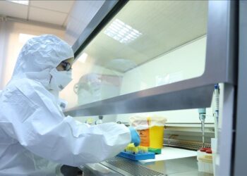 موقع أمريكي: زوجة باحث بمختبر ووهان الصيني توفيت في ديسمبر 2019 بمرض يشبه كورونا