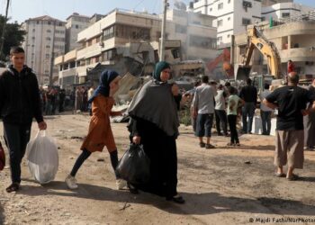 نزوح أكثر من 52 ألف فلسطيني جراء الغارات الإسرائيلية على غزة