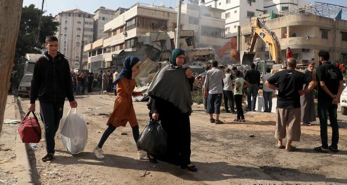 نزوح أكثر من 52 ألف فلسطيني جراء الغارات الإسرائيلية على غزة