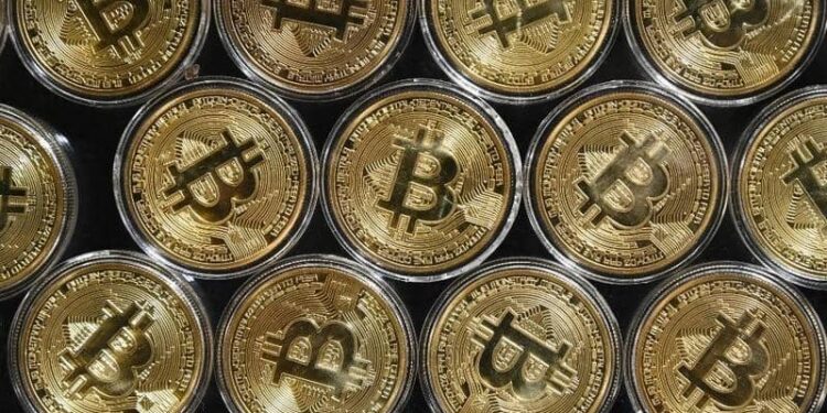 دولة تخالف الاتجاه و تتبنى “بيتكوين” كعملة قانونية..