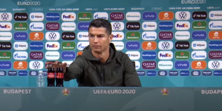 . رونالدو يفاجئ متابعيه بتصرف غريب