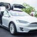شركة Tesla تستدعي نحو 300 ألف سيارة بسبب مخاطر تتعلق بنظام القيادة المساعد