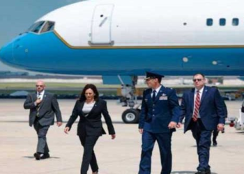 هبوط اضطراري لطائرة نائب الرئيس الأمريكي