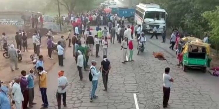 الهند.. شاحنة تدهس عمالا نائمين على جانب الطريق وتقتل 18