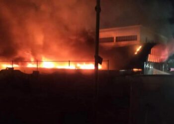 دائرة صحة ذي قار: أسباب حريق مستشفى الحسين غير معروفة وحصيلة الضحايا مرشحة للارتفاع