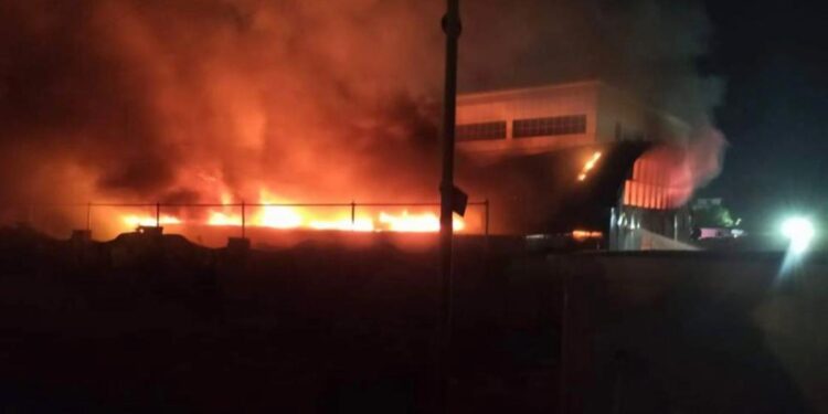 دائرة صحة ذي قار: أسباب حريق مستشفى الحسين غير معروفة وحصيلة الضحايا مرشحة للارتفاع