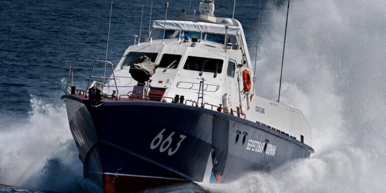 زورق صاروخي روسي يتوجه لإغاثة سفينة أوكرانية في البحر الأسود
