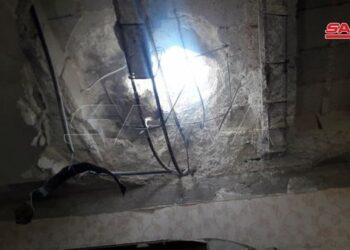 سقوط قذيفتين صاروخيتين على سطح أحد الأبنية السكنية في حلب