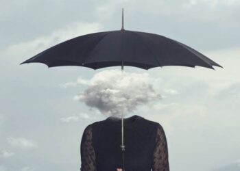 ما هي “ضبابية الدماغ” ولماذا قد تشعرين بها قبل فترة طويلة من انقطاع الطمث؟