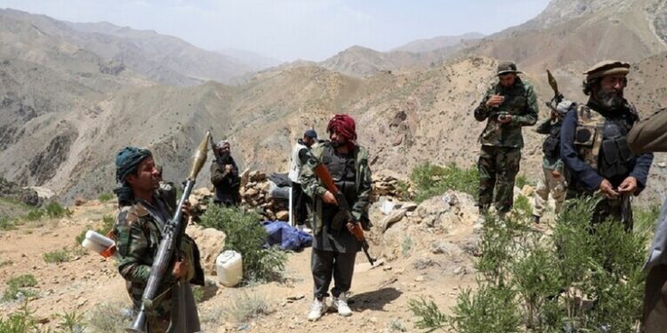 أكثر من ألف عسكري أفغاني دخلوا إلى طاجيكستان فرارا من “طالبان”