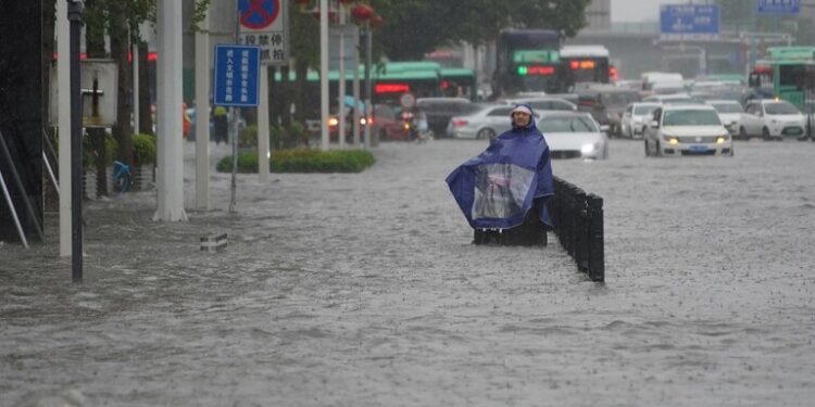 تلفزيون: انهيار سد كبير في مدينة تشنغتشو الصينية