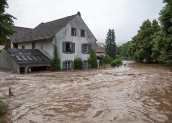 إجلاء آلاف الأشخاص في هولندا بسبب الأحوال الجوية السائدة