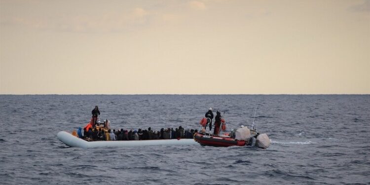 وفاة 17 مهاجرا على الأقل بغرق قاربهم قبالة سواحل تونس