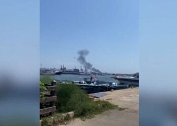 إخماد حريق في إحدى السفن بمرفأ اللاذقية