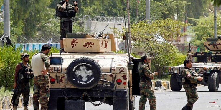 الدفاع الأفغانية: القضاء على نحو 400 مقاتل من طالبان