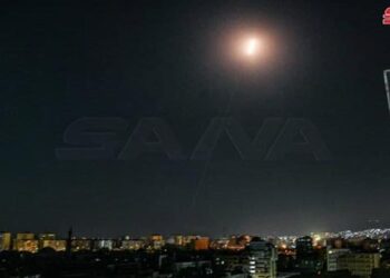 الدفاعات الجوية تتصدى لأهداف معادية في سماء دمشق-فيديو