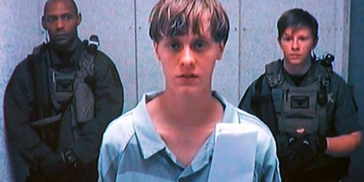 حكم الإعدام على سفاح تشارلستون الذي قتل 9 سود