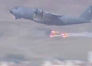 طائرات غربية تطلق بالونات حرارية، في تحذير لتنظيم “داعش” الإرهابي، خوفا من استهداف مطار كابل