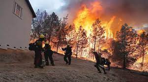 أمريكا.. شاهد ما تبقى من المدينة التاريخية في كاليفورنيا بعد الحرائق(فيديو)