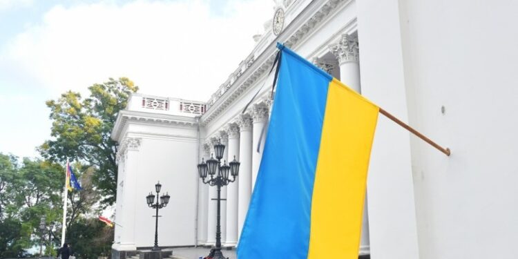 رجل مجهول يهدد بتفجير قنبلة داخل مقر الحكومة الأوكرانية