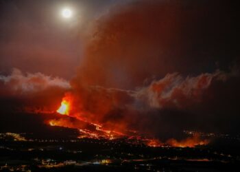 بركان”كومبر فيجا” يدمر مئات المنازل في إحدى جزر الكناري الإسبانية – فيديو