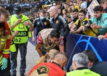 تسديدة “خارقة” من رونالدو تعرض أحد رجال الأمن لإصابة بالغة