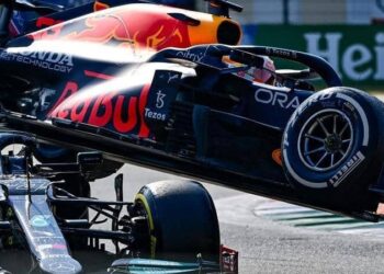 نجاة بطل الفورمولا 1 هاميلتون بأعجوبة من حادث  – فيديو