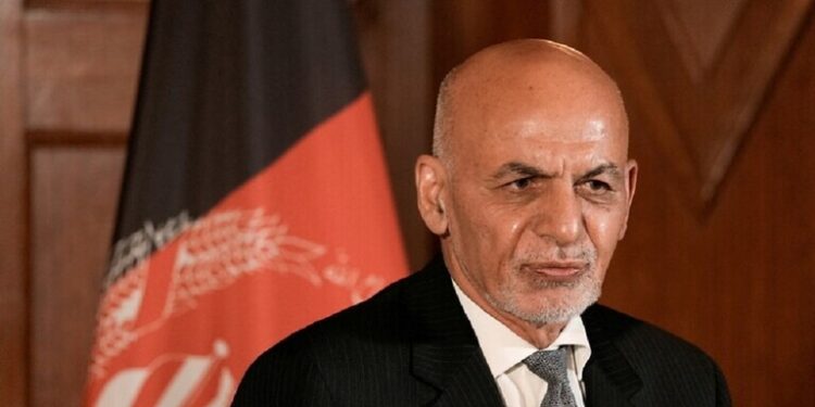 سفير أفغاني يكشف تفاصيل فرار غني من البلاد