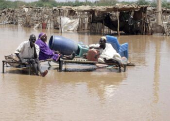 الأمطار تحول الخرطوم لبركة مياه وتقطع طريق إمداد رئيسي