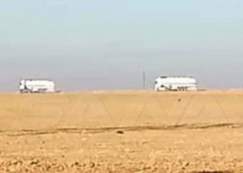 الاحتلال الأمريكي يُخرج دفعة جديدة من النفط المسروق من الجزيرة السورية إلى قواعده في شمال العراق