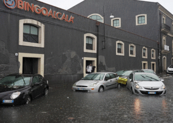 عاصفة مطرية تغرق مناطق شمال شرق الولايات المتحدة